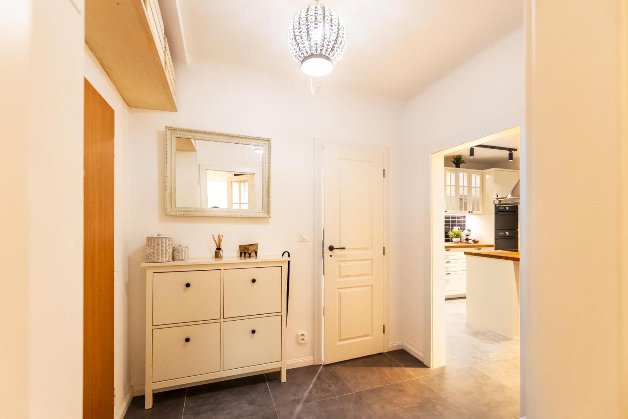 Quiet Apartment In New City Center, Nivy Bratislava Buitenkant foto